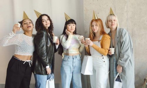 good girls guide to murder plot